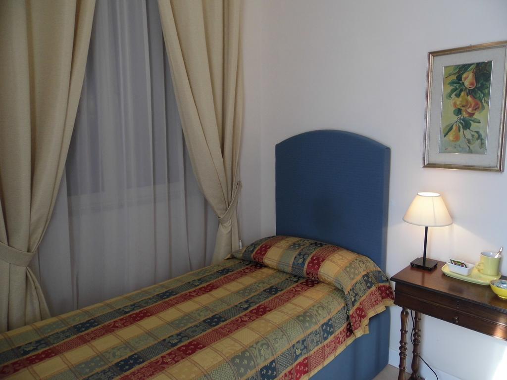 לינה וארוחת בוקר קטנזארו La Residenza Dei Nobili חדר תמונה